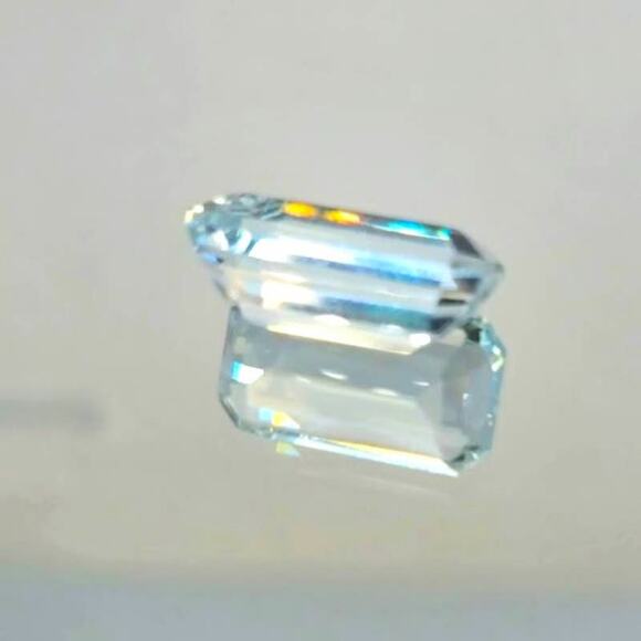 Huge 10.59 Carat Eye Clean Aquamarine! - Picture 7 of 9